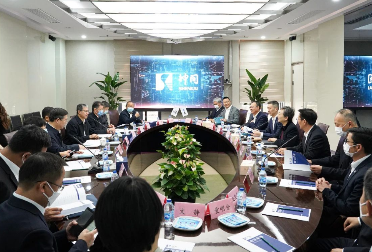 中石化高级副总裁刘宏斌一行益临CQ9参观调查(图2)