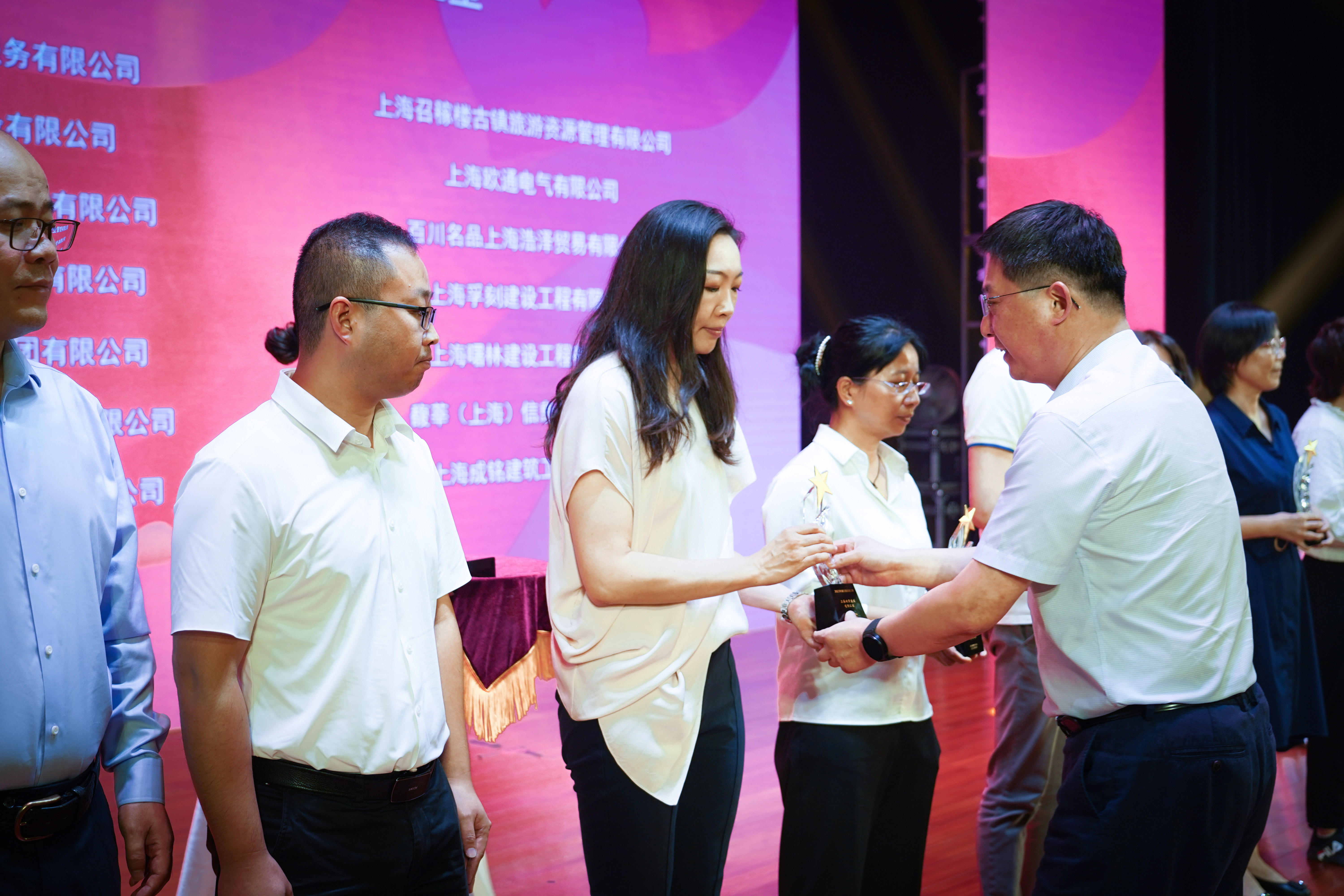 守护落日，为爱而杏转—CQ9再次获得“浦江镇慈悲之星”荣誉称号(图2)